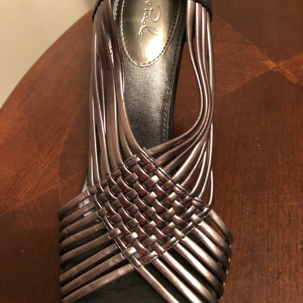 Gold/brown size 10 female shoes - new w/out tag